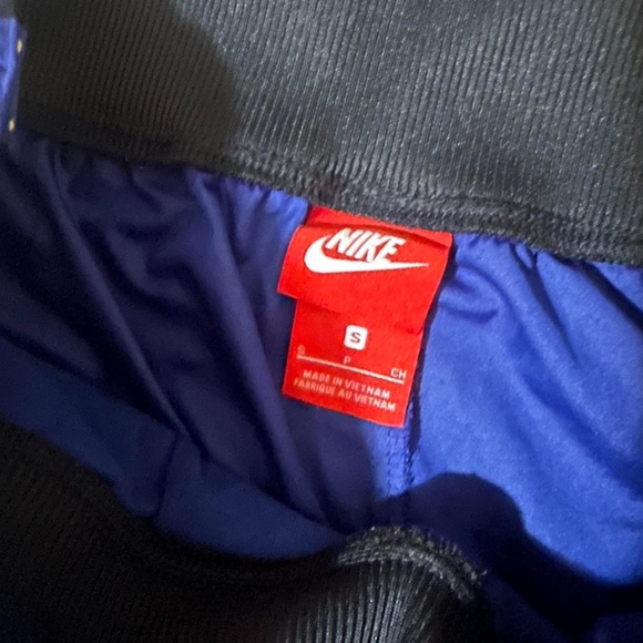 Nike - Picture 4 of 4